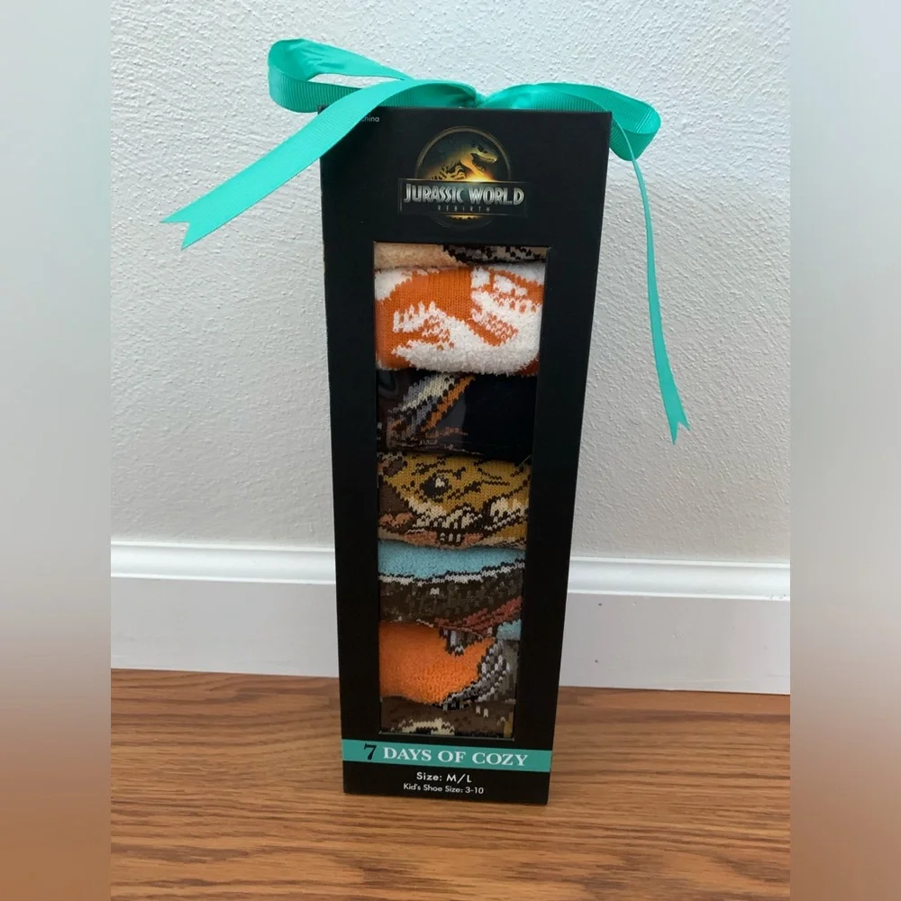 Jurassic World Rebirth 7 days of cozy kid’s socks